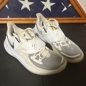 Nike Kyrie low 3” eclipse men’s size 8.